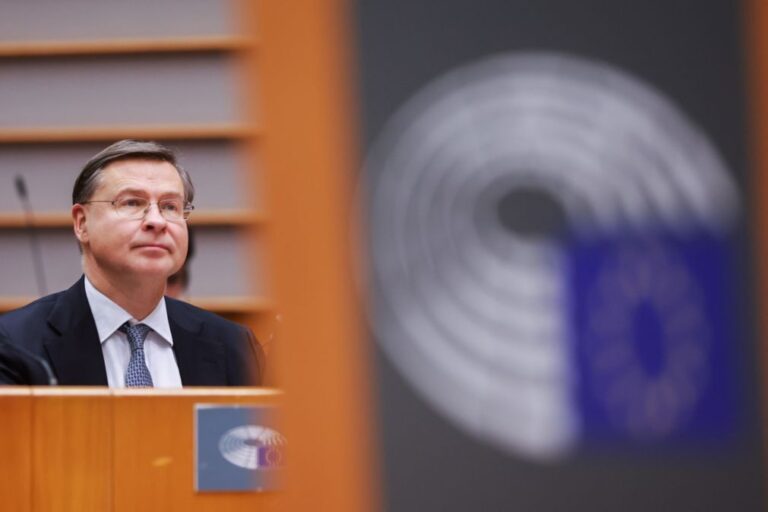 Portugal tem margem de manobra para lidar com crise -- comissário europeu