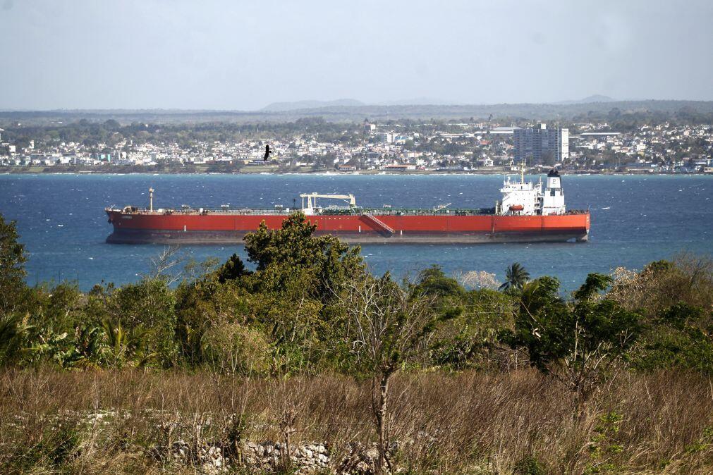 Rússia promete manter ajuda a Cuba após entrega de 730 mil barris de petróleo