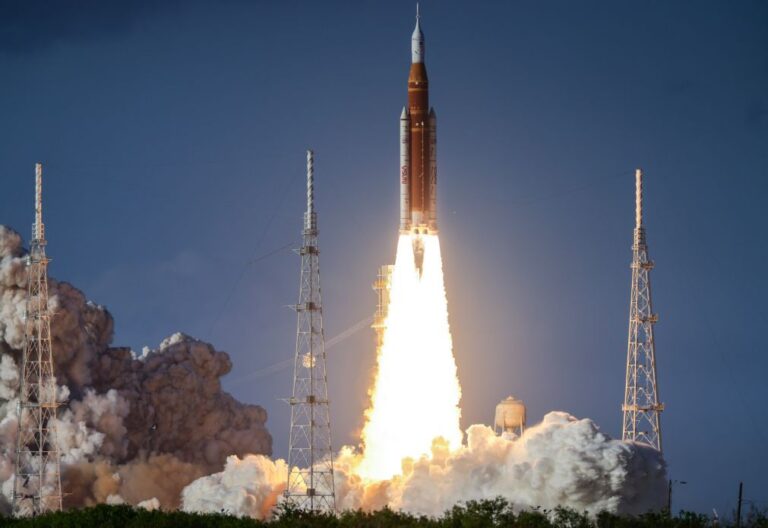 NASA corrige falha de comunicação em primeiro voo tripulado em torno da Lua em mais de 50 anos