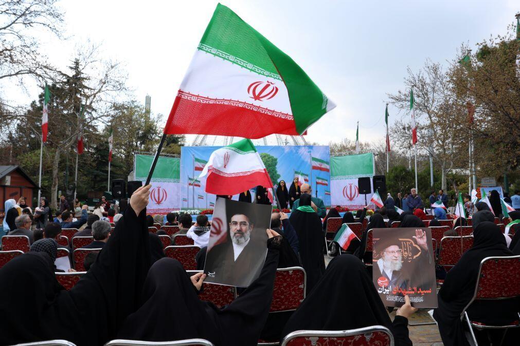 Ataques aéreos causam oito mortos e 95 feridos na província iraniana de Alborz