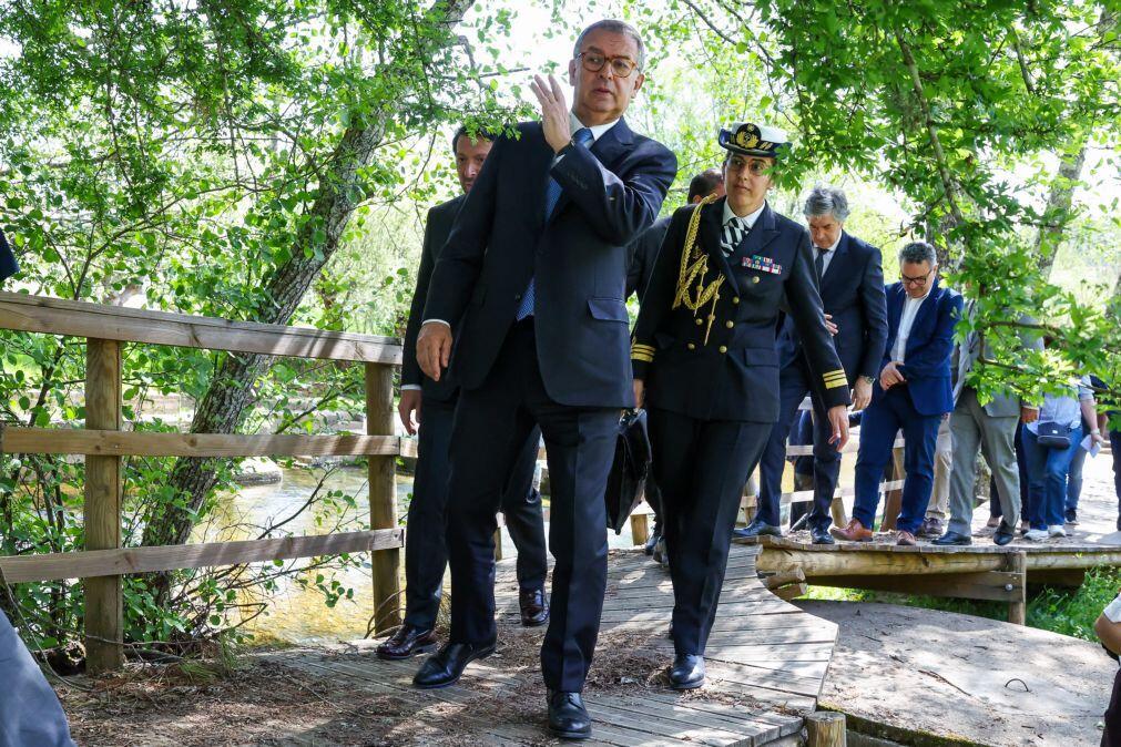 Seguro diz que um dos seus deveres é chamar a atenção para atrasos nos apoios