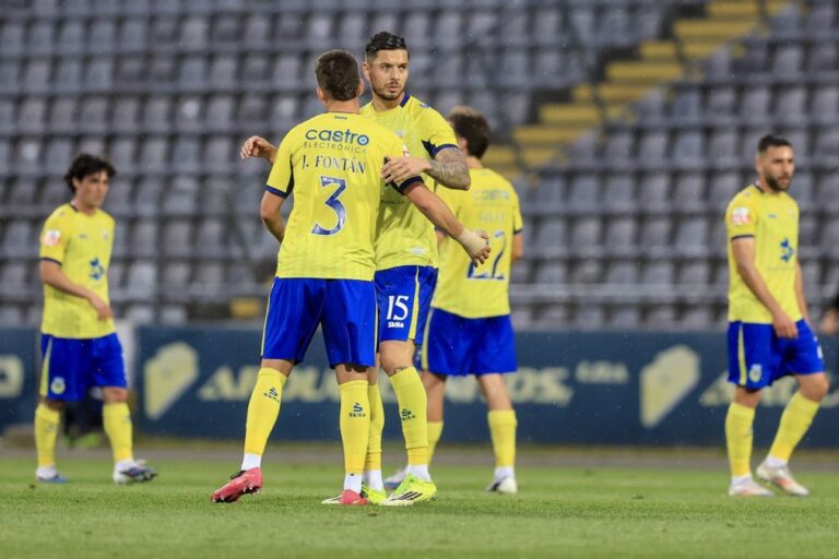 Arouca dá a volta ao resultado e vence na receção ao Estoril Praia