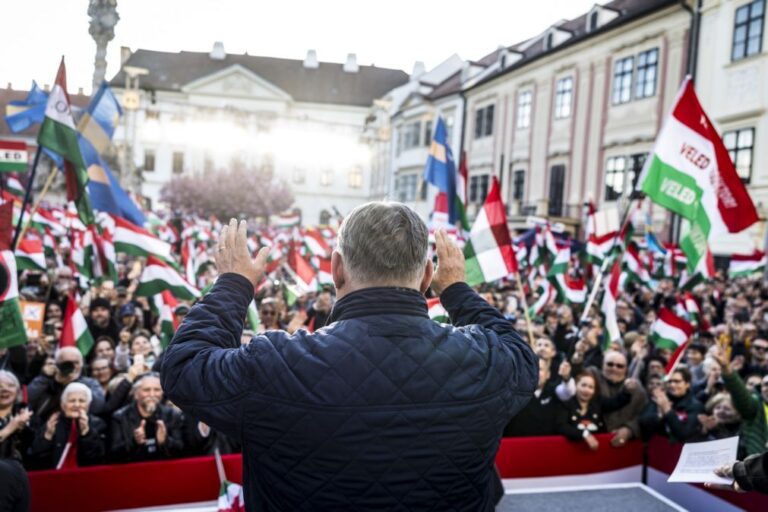 Orbán acusa opositores de conspirarem para o desalojar do poder na Hungria