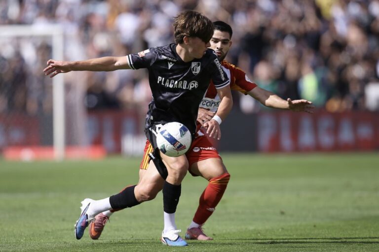 Vitória de Guimarães empata em casa do quase despromovido AVS