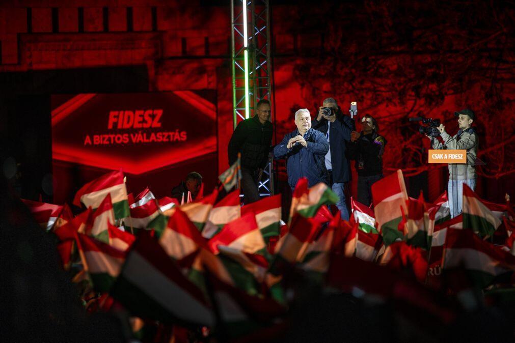 Orbán e Magyar fecham campanha com apelo aos jovens