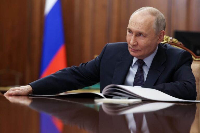 Putin diz-se disponível para mediar conflito em conversa com homólogo iraniano