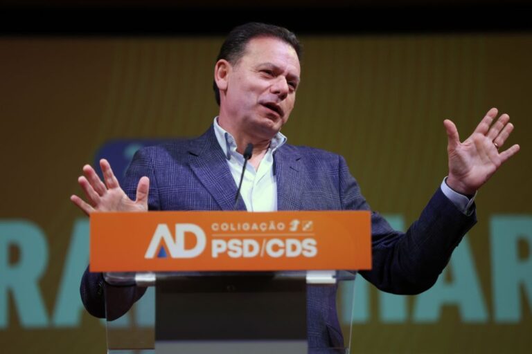 Montenegro diz que fim do visto prévio visa acabar com medo dos autarcas em decidir