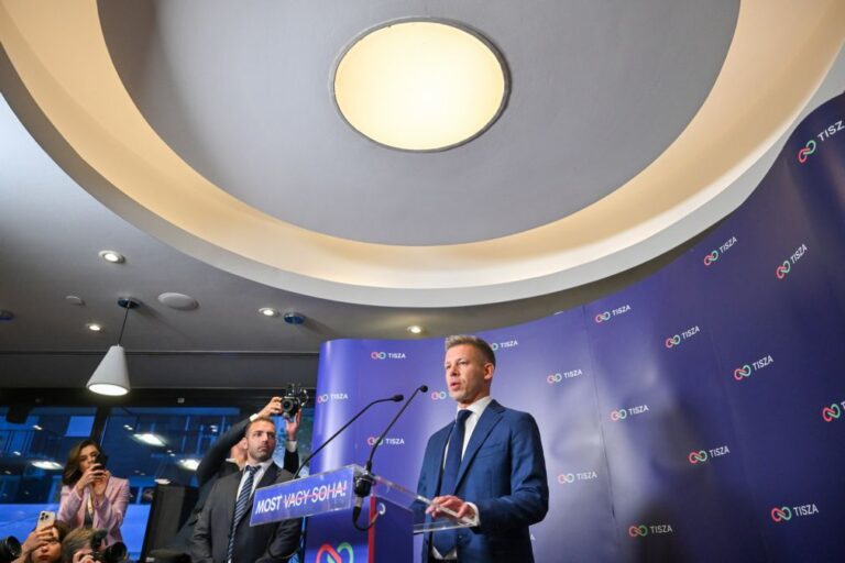Primeiros resultados das eleições na Hungria colocam partido da oposição na liderança e Orbán em segundo