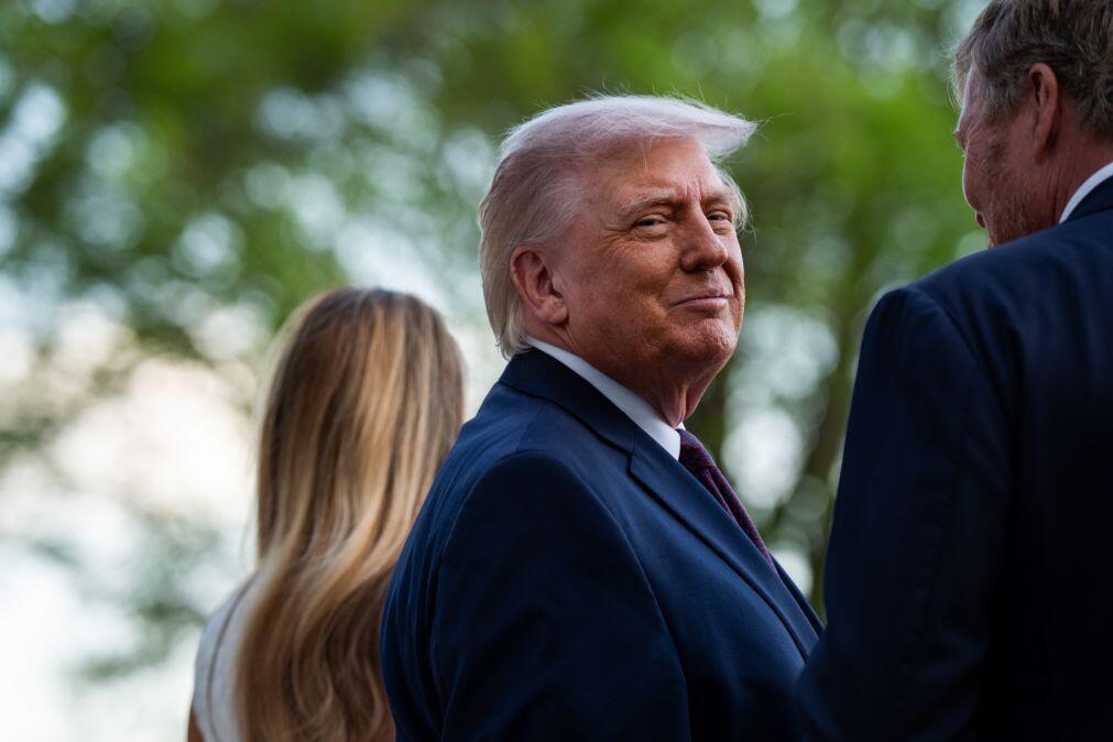 Figuras do movimento MAGA criticam Trump por imagem em que se apresentava como Jesus