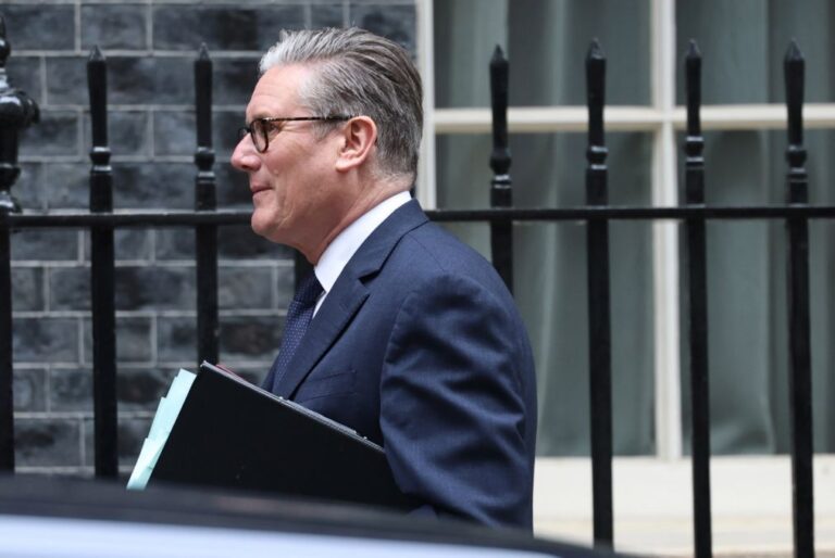 Primeiro-ministro britânico condena ataques antissemitas em Londres e promete justiça