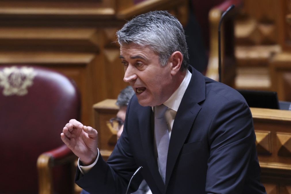 Carneiro considera imoral que Governo arrecade receita “à custa do sacrifício dos portugueses”