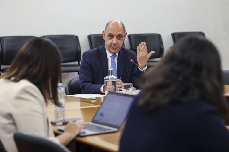 Ex-ministro rejeita que atraso no concurso dos helicópteros do INEM se deveu a razões financeiras