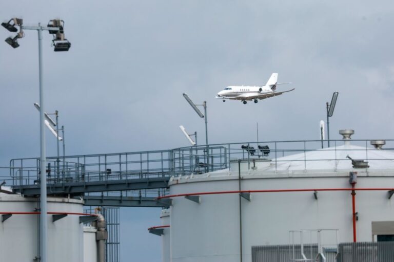Bruxelas pode intervir nas exportações de 'jet fuel' pelos Estados-membros se necessário