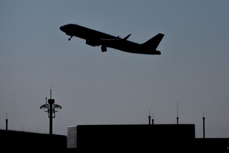 Companhias de aviação com forte subida em bolsa após reabertura de Ormuz