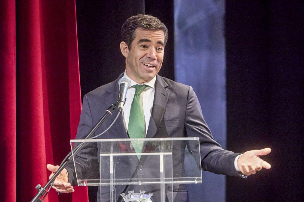 Ministro da Presidência diz que Estado pode ajudar os media sem se intrometer
