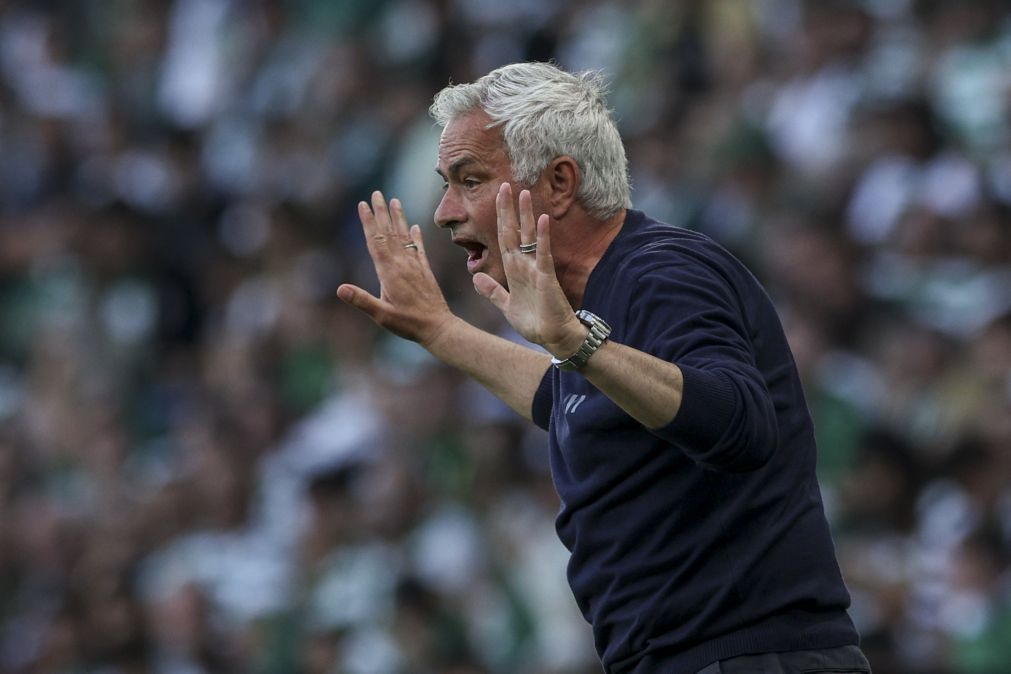 Mourinho reforça que “só ganhando os quatro jogos” o Benfica pode ser segundo