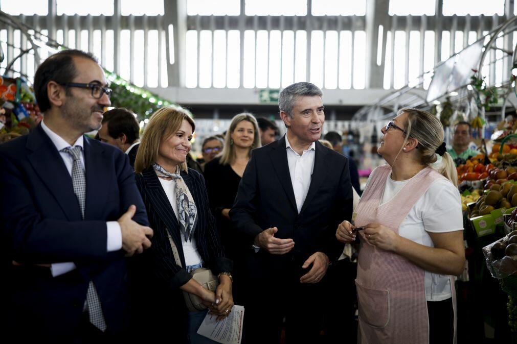 Carneiro acusa Governo de “meter a mão no bolso dos portugueses”