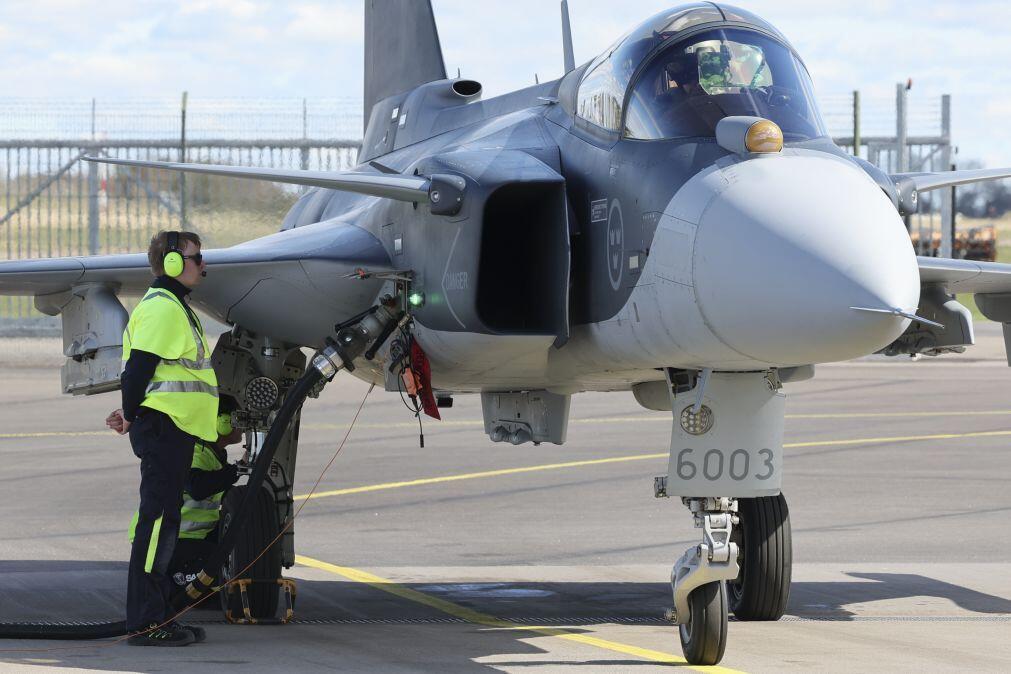 Pilotos portugueses dos F-16 demorariam cerca de um ano para dominar caça suecos Gripen