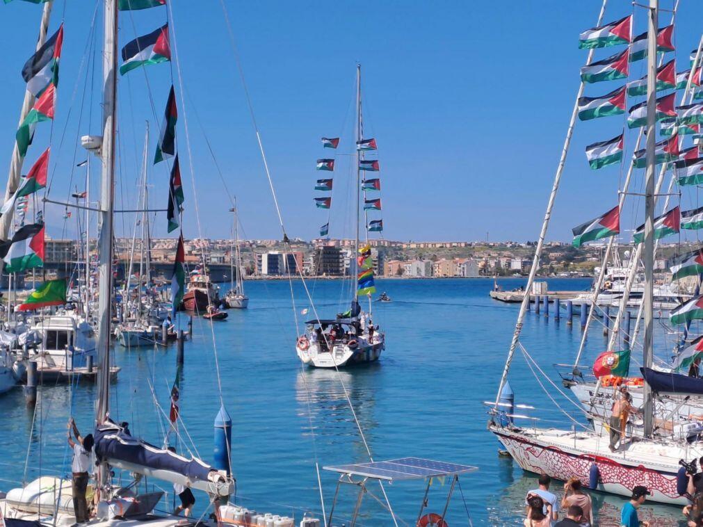 Navios da flotilha com destino a Gaza ancorados a sul de Creta após interceção israelita