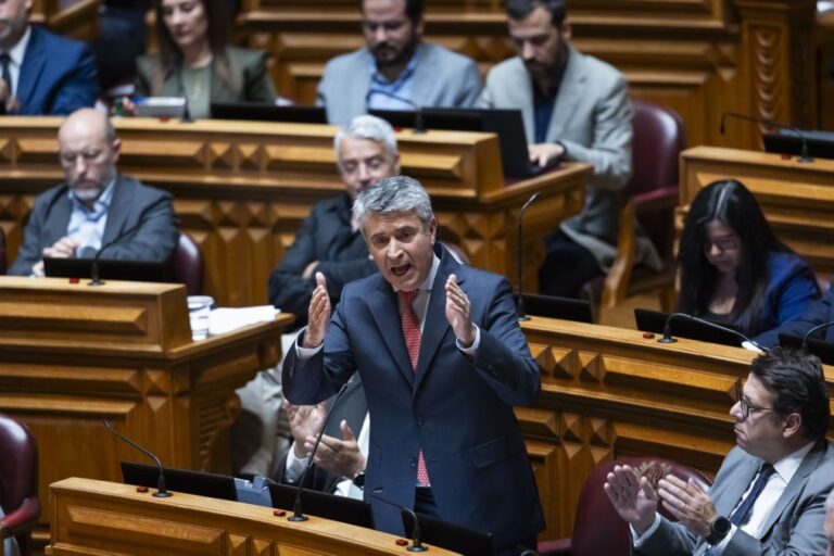 Carneiro pede IVA zero no cabaz alimentar, PM chama-o de 