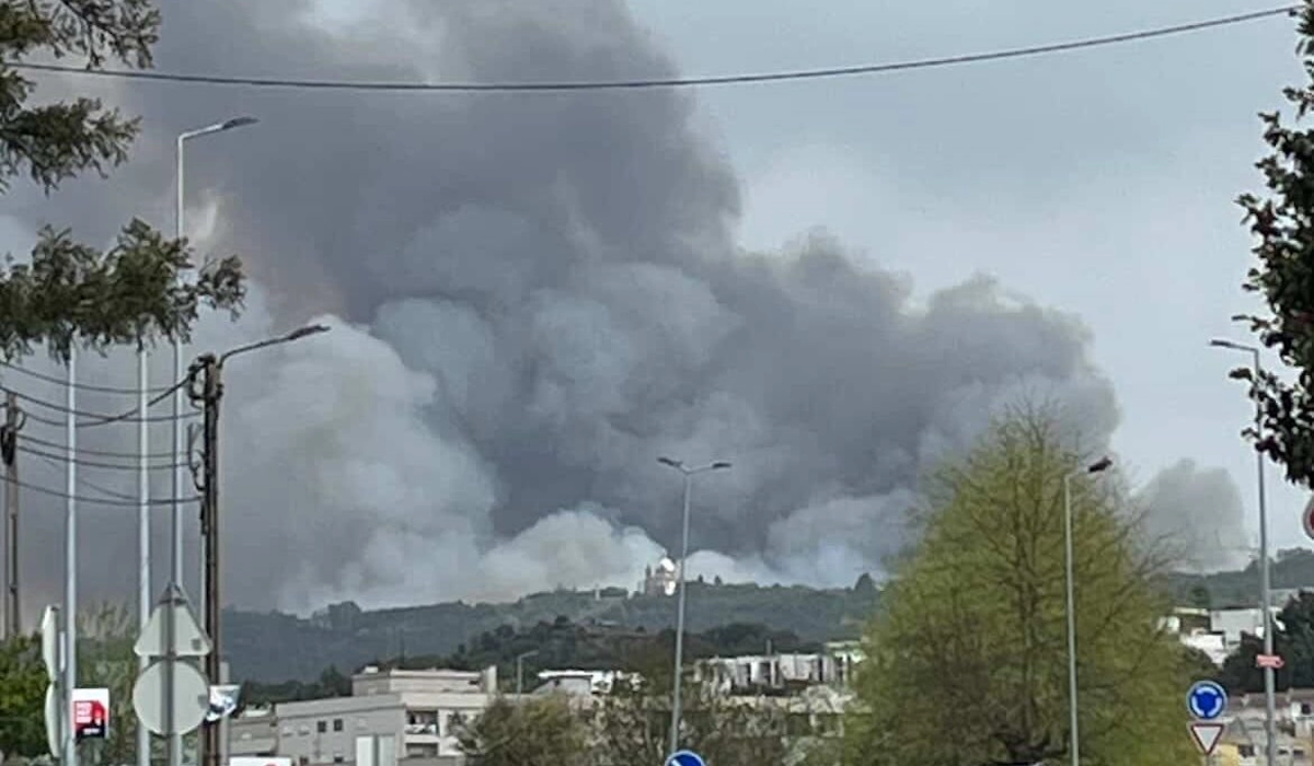 Incêndio de grandes dimensões no Monte do Sameiro mobiliza centenas de operacionais