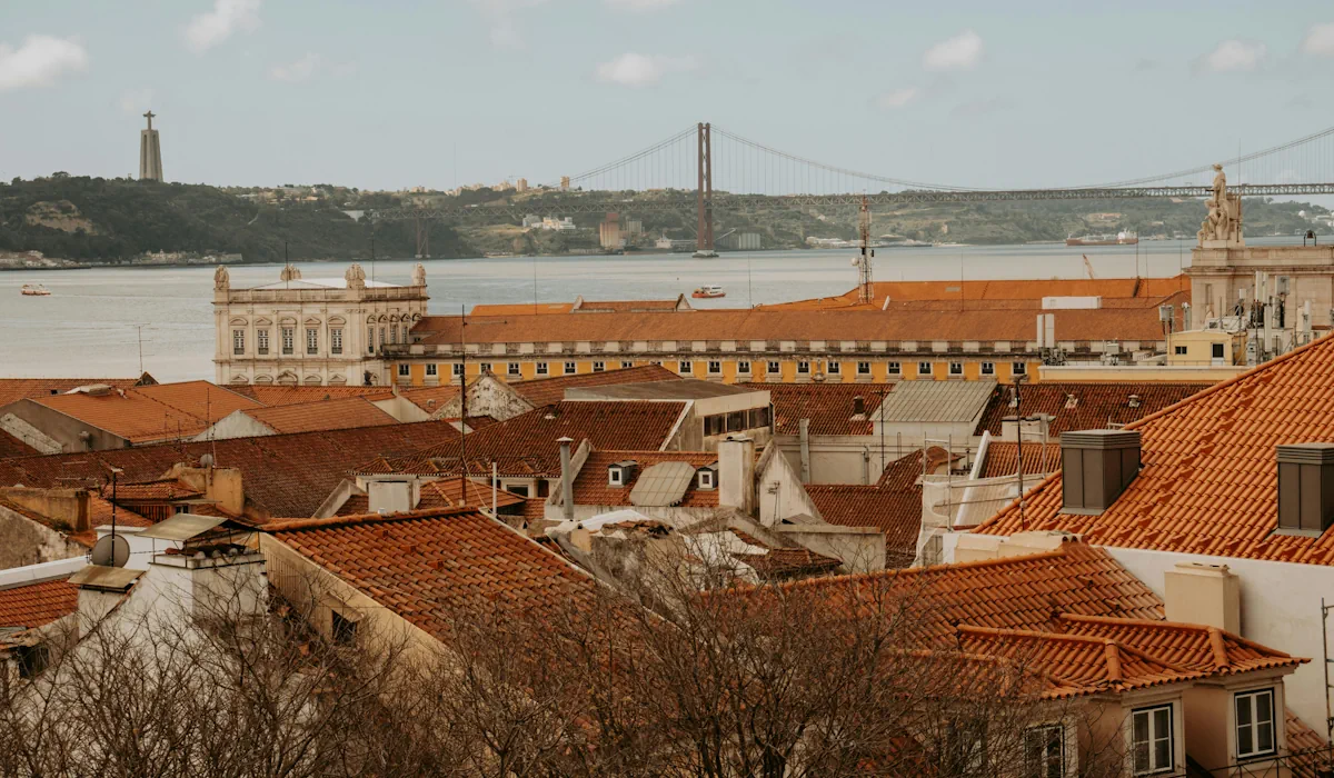 Tempo para amanhã: Portugal sob alerta de trovoada, granizo e poeiras