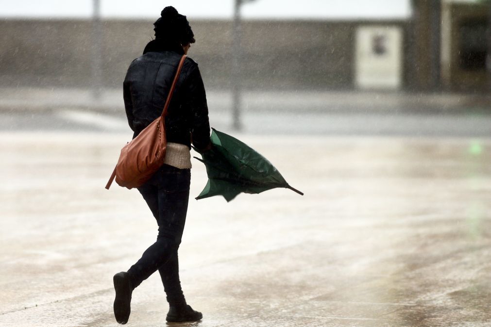 Todos os distritos do continente sob aviso amarelo por causa da chuva