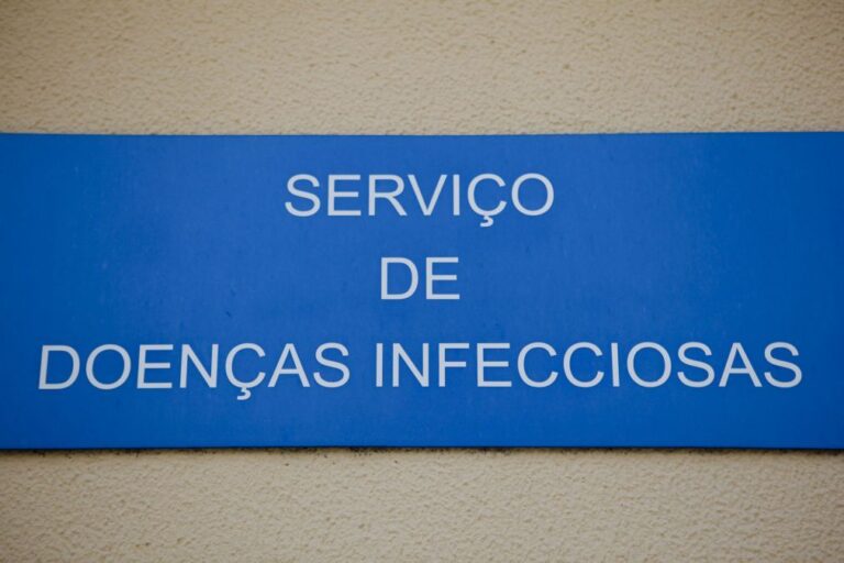 DGS atualiza procedimentos para responder a eventuais casos suspeitos de ébola