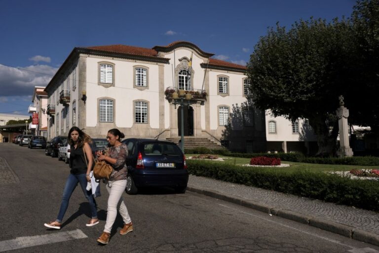 Projeto de voluntariado intergeracional quer combater isolamento social em Vouzela