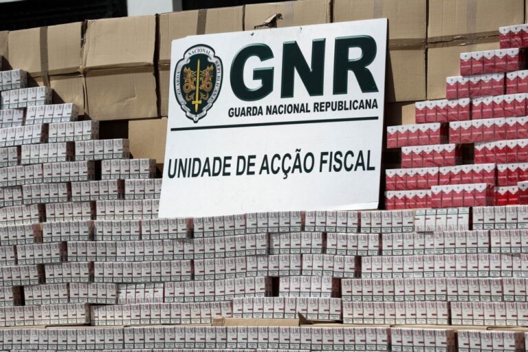 GNR apreende mais de dois milhões de cigarros e detém três homens em Guimarães