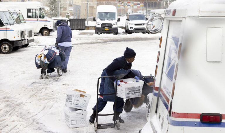 Serviço Postal dos EUA pondera permitir envio de armas de fogo pelo correio