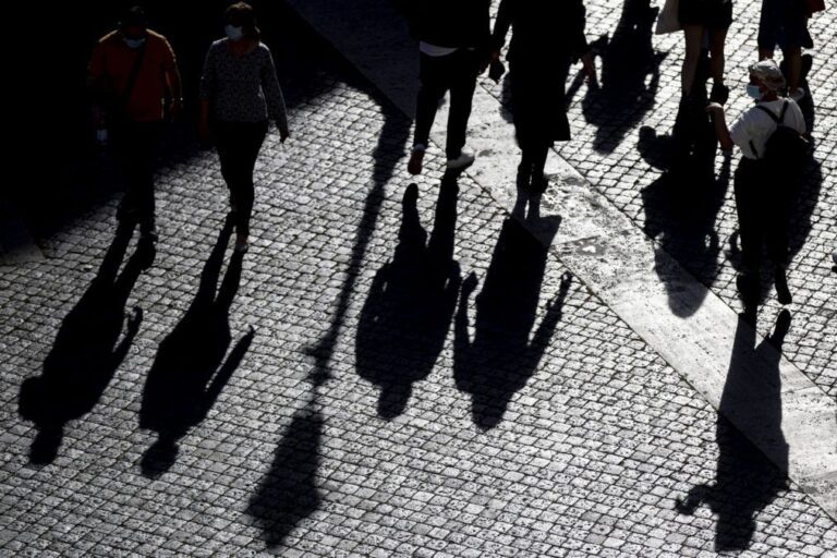 Beneficiários de prestações de desemprego atingem valor mais baixo em seis meses