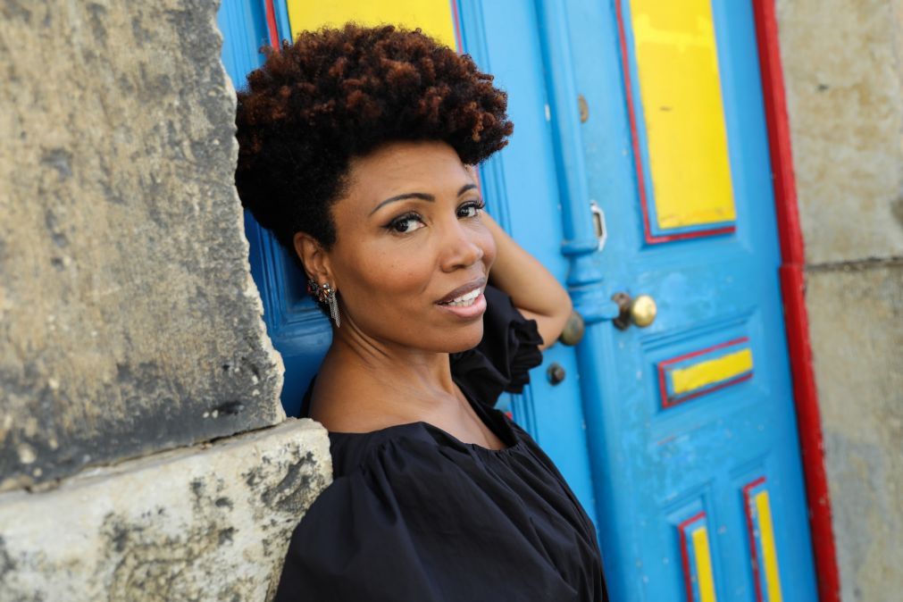 Concerto gratuíto com cantora Lura e baile iluminado nas festas do município de Aveiro
