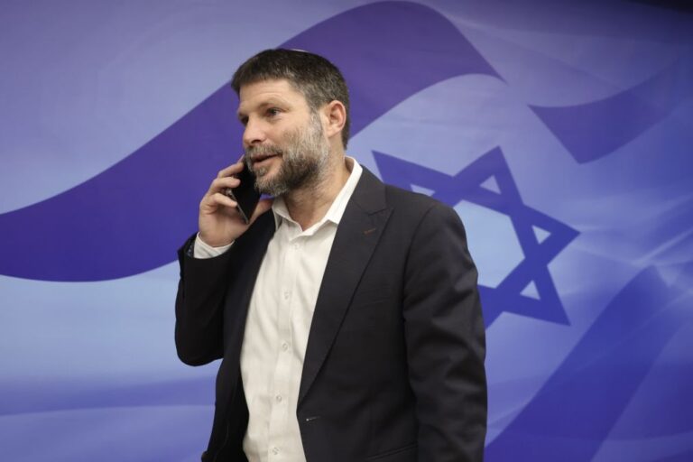 Ministro israelita manda demolir aldeia icónica na Cisjordânia