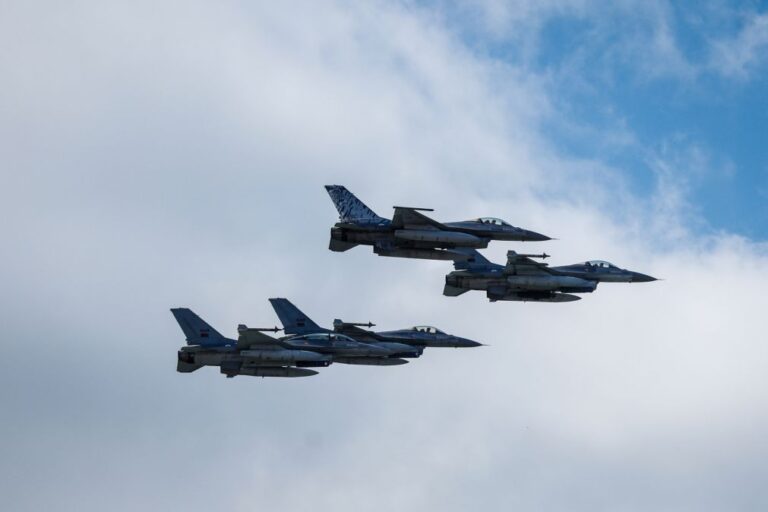 Força Aérea avisa que F-16 vão quebrar barreira de som hoje sobre a Figueira da Foz