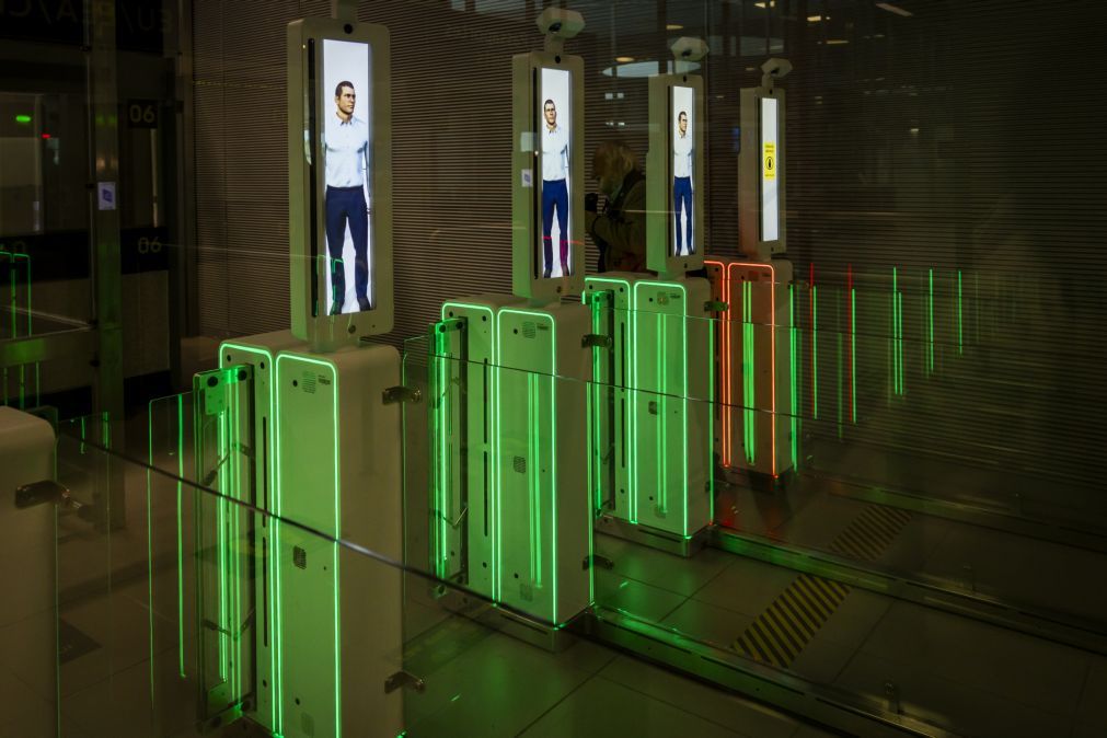MAI esclarece que decisão de suspensão temporária dos registos biométricos nos aeroportos cabe à PSP