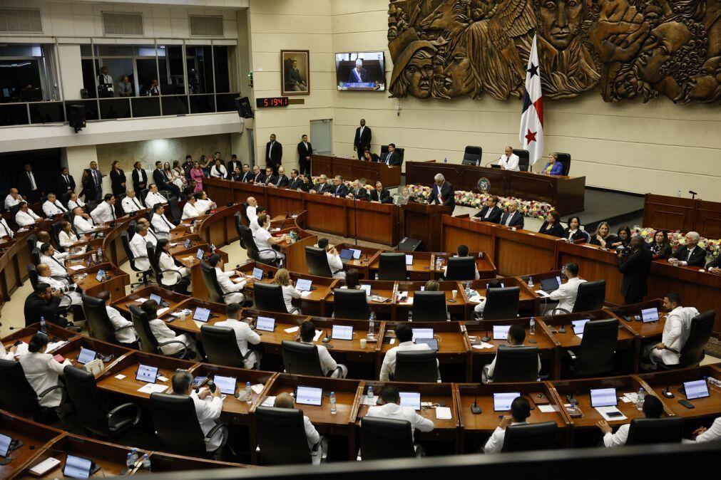 Panamá impõe imposto de 15% a multinacionais para sair da lista negra da União Europeia