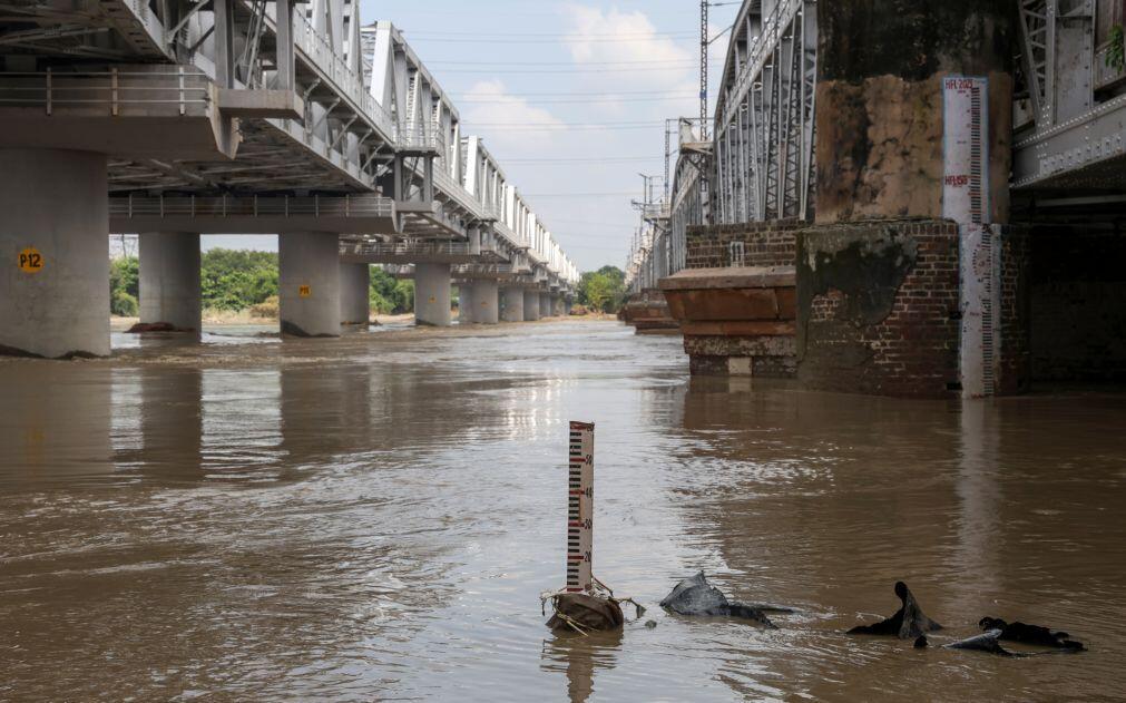 Pelo menos 89 mortos devido a tempestades no norte da Índia