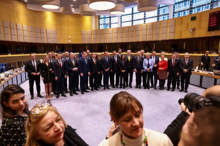Ministros da Agricultura da UE debatem preços de adubos e medidas para mitigar