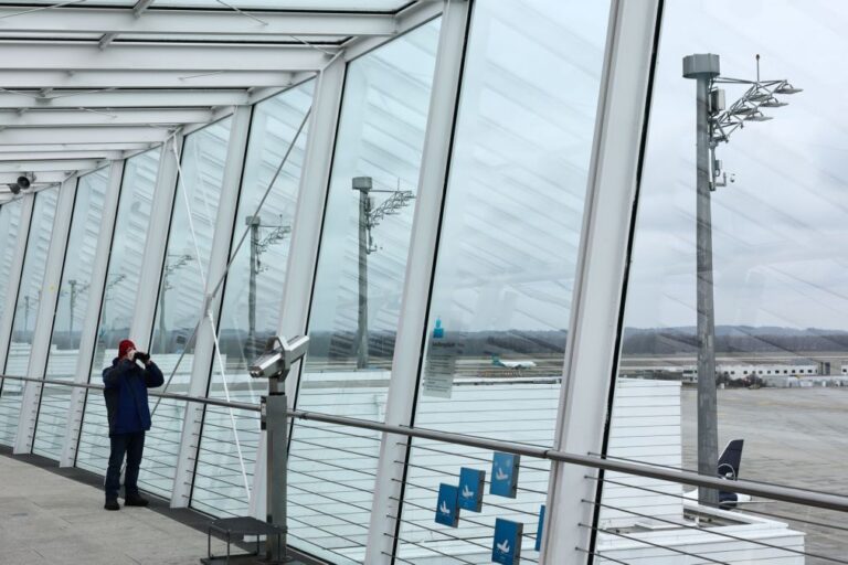 Voos no aeroporto de Munique interrompidos por suspeita de drone