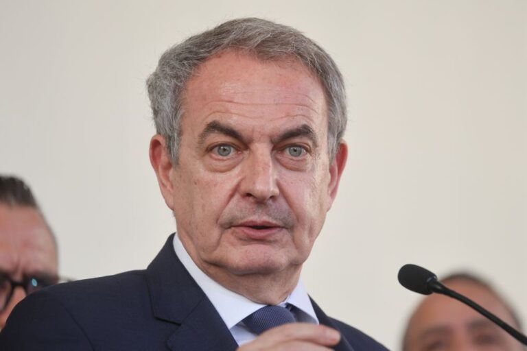 Justiça espanhola bloqueia contas de ex-primeiro-ministro Zapatero