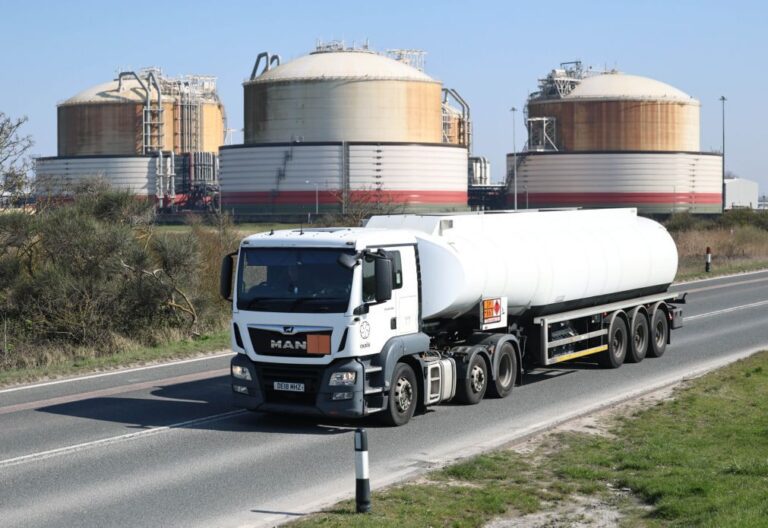 Cotação do Brent para entrega em julho baixa 0,37% para 93,94 dólares