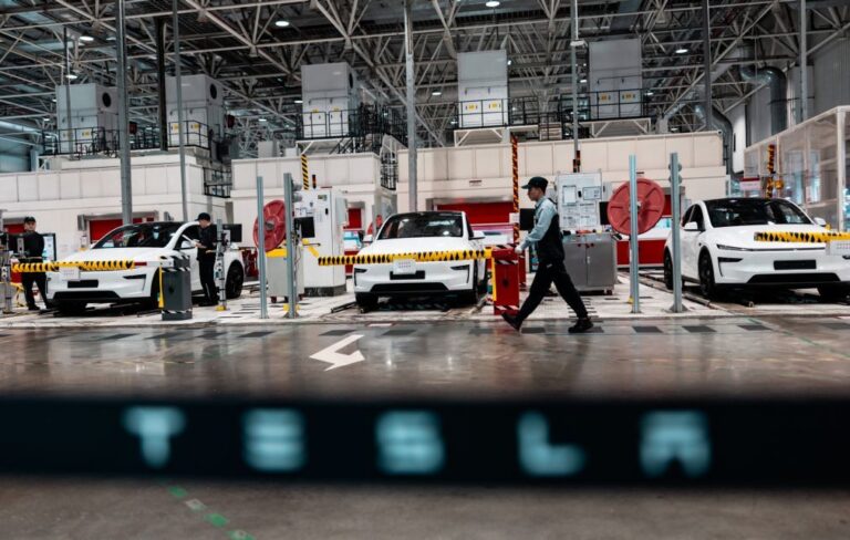 Tesla disponibiliza sistema de condução automática na China