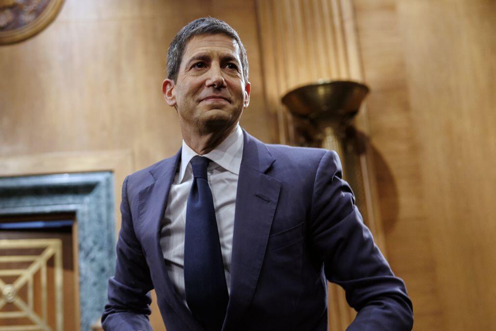 Kevin Warsh assume hoje presidência da Fed