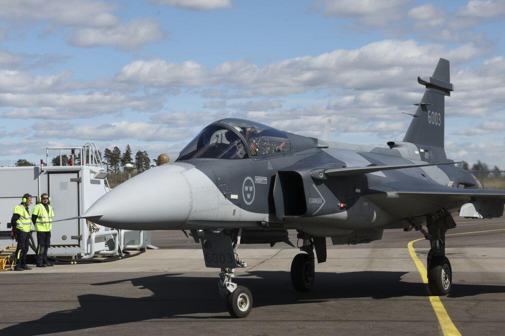 Suécia firma acordo para entrega de 36 caças Gripen a Kiev