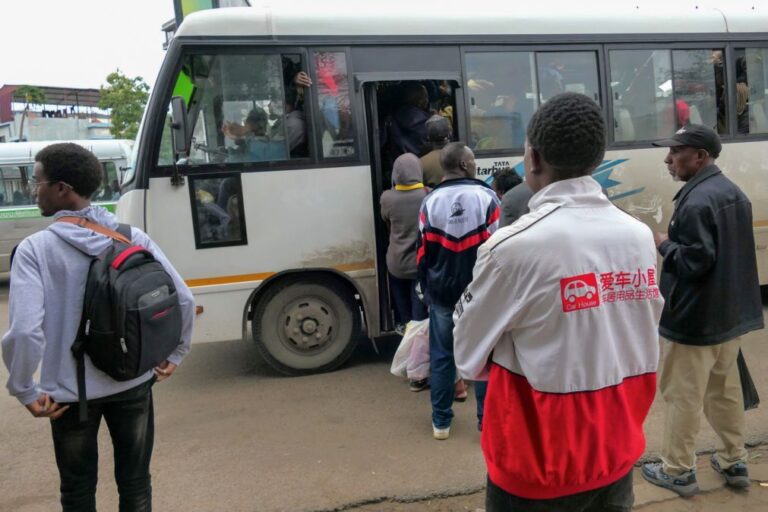 Moçambique com programa de transporte escolar para cortar custos e dar segurança