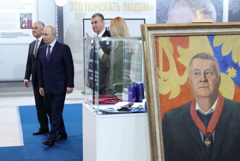 Rússia aprova lei para confiscar bens de opositores exilados