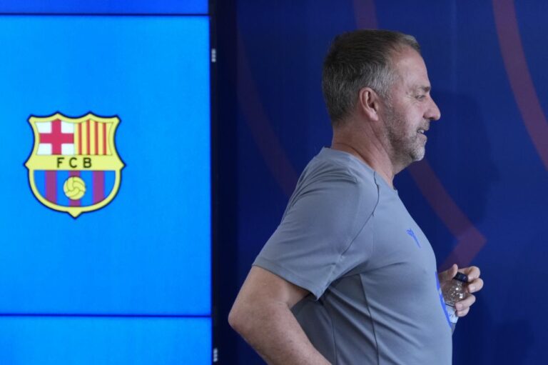 Treinador Hansi Flick confirma que vai renovar com FC Barcelona até 2028