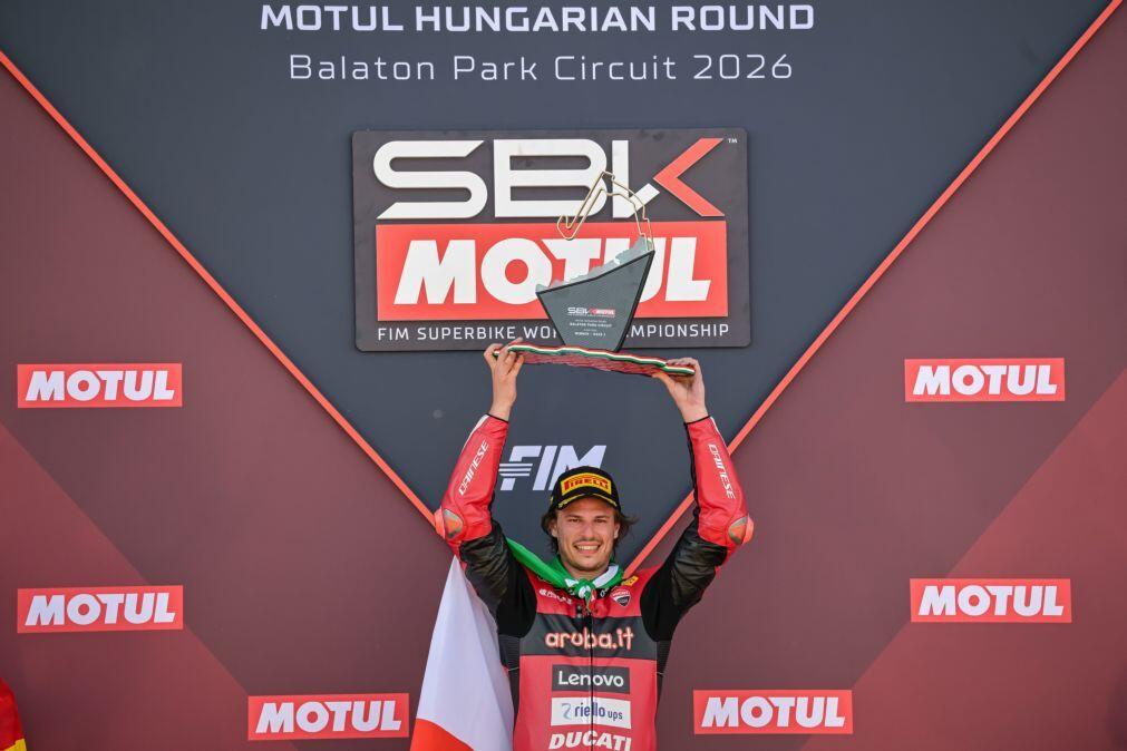 Nicolo Bulega vence pela 15.ª vez consecutiva nas Superbikes e amplia recorde