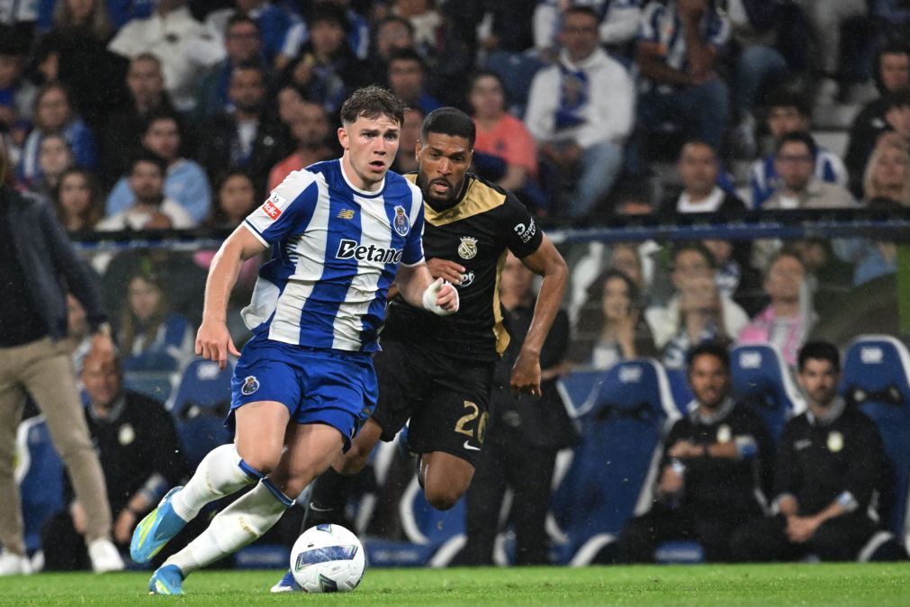 Extremo polaco Oskar Pietuszewski renova com o FC Porto até 2031